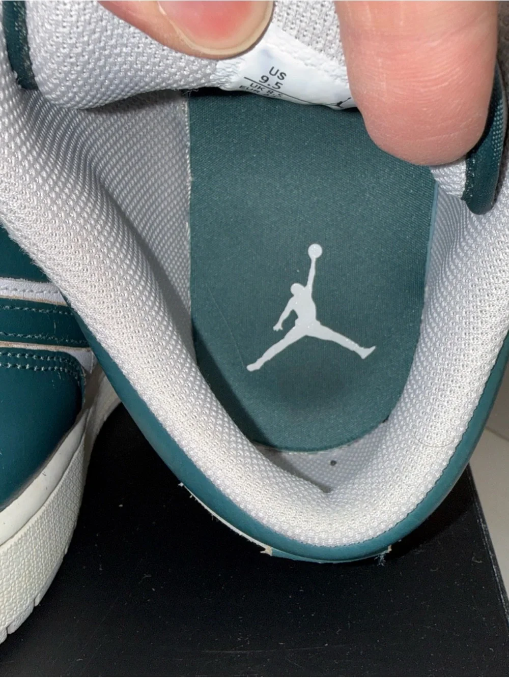 Jordan Men’s Low-Top Sneakers in White and Dark Green size 9.5